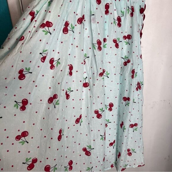 Unique vintage cherry print button down on side beautiful new no tags - Picture 3 of 12